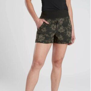 Athleta Trekkie North Shorts – Floral Print – Size 2 NWOT